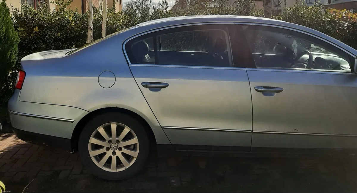 Volkswagen Passat 2008 - Image 2