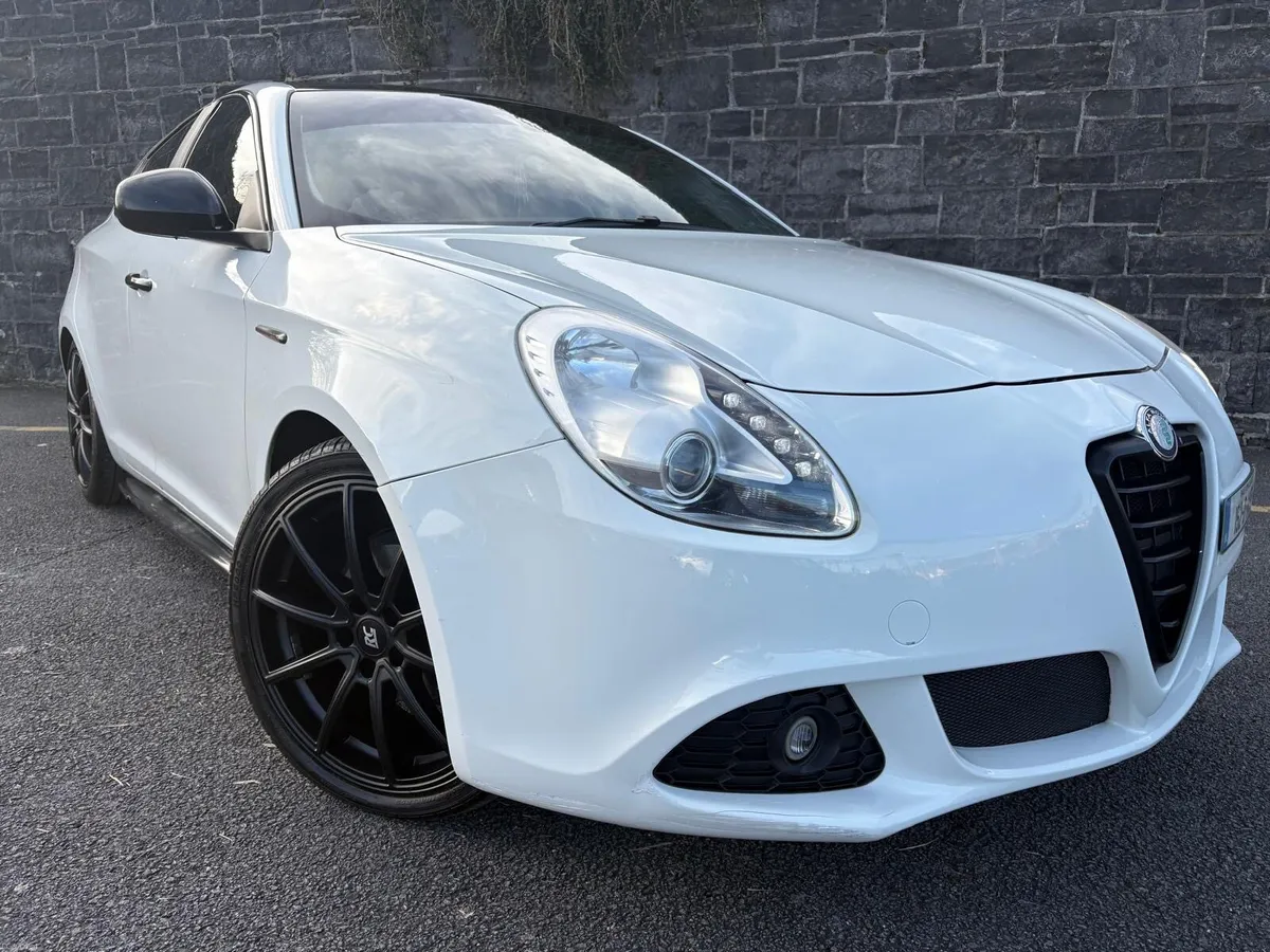 2015 Alfa Romeo Giulietta - Image 1