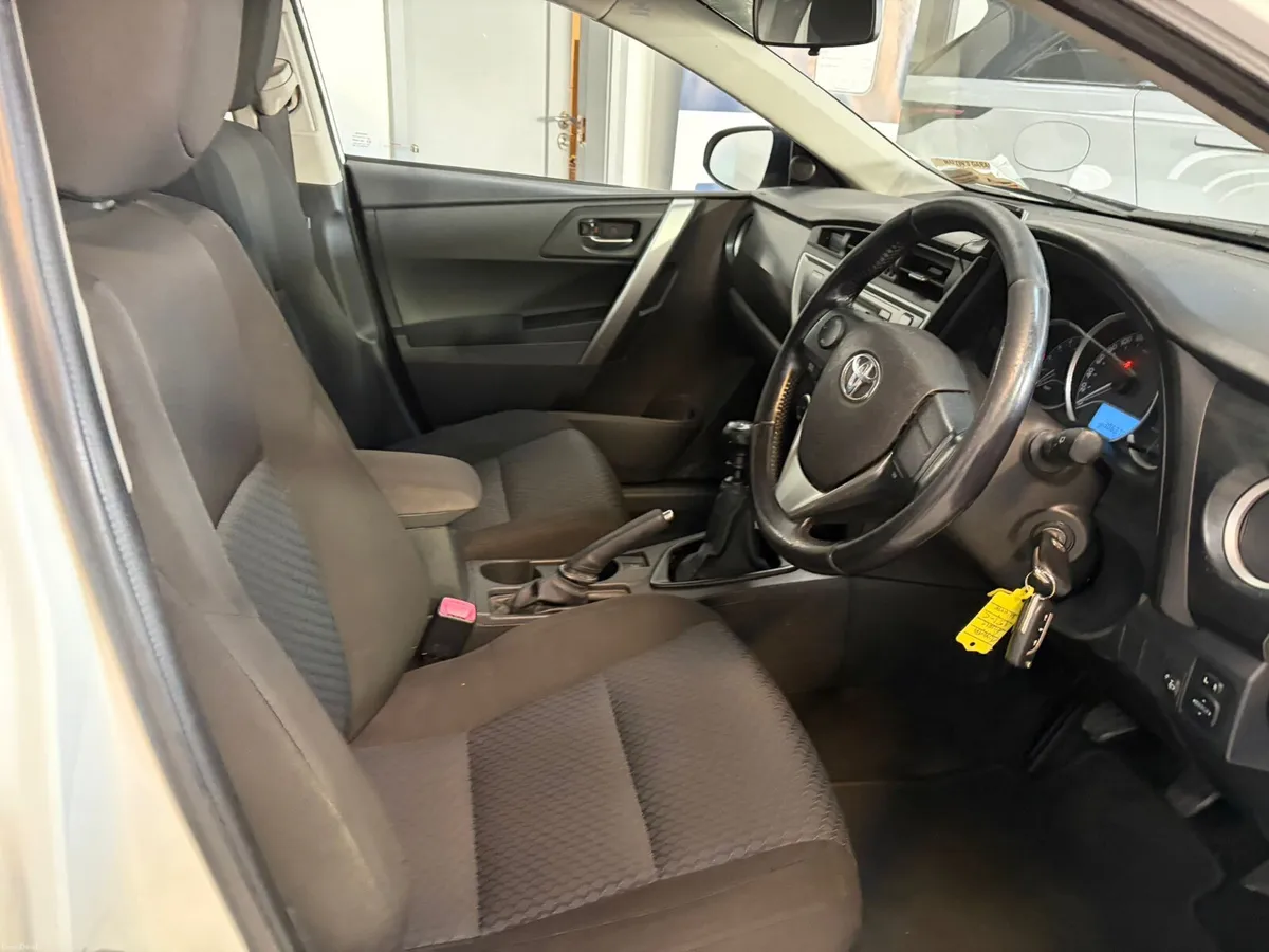 Toyota Auris 2015. 1.4 D4D  AURA - Image 3