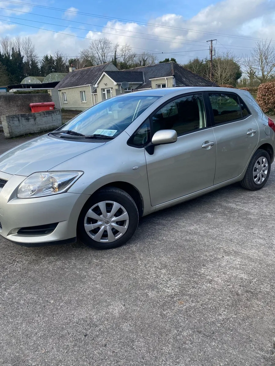 08 Toyota Auris 1.4 D4D Terra - Image 2