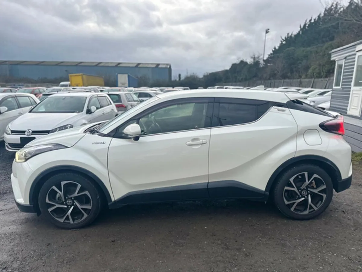 Toyota C-HR 1.8 Petrol Hybrid Automatic - 2017 (46 - Image 4