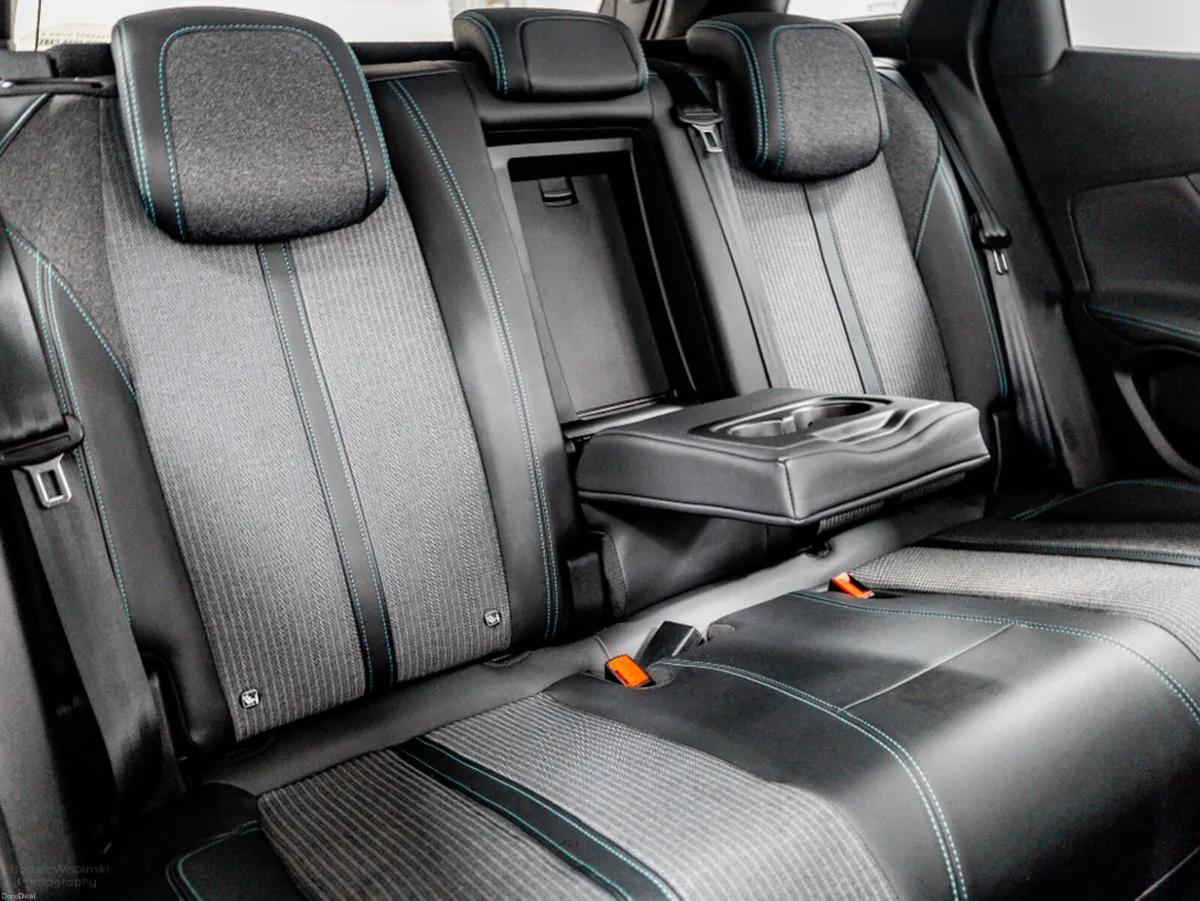 Peugeot 3008 Allure 1.6 PHEV Auto 225HP - Image 4