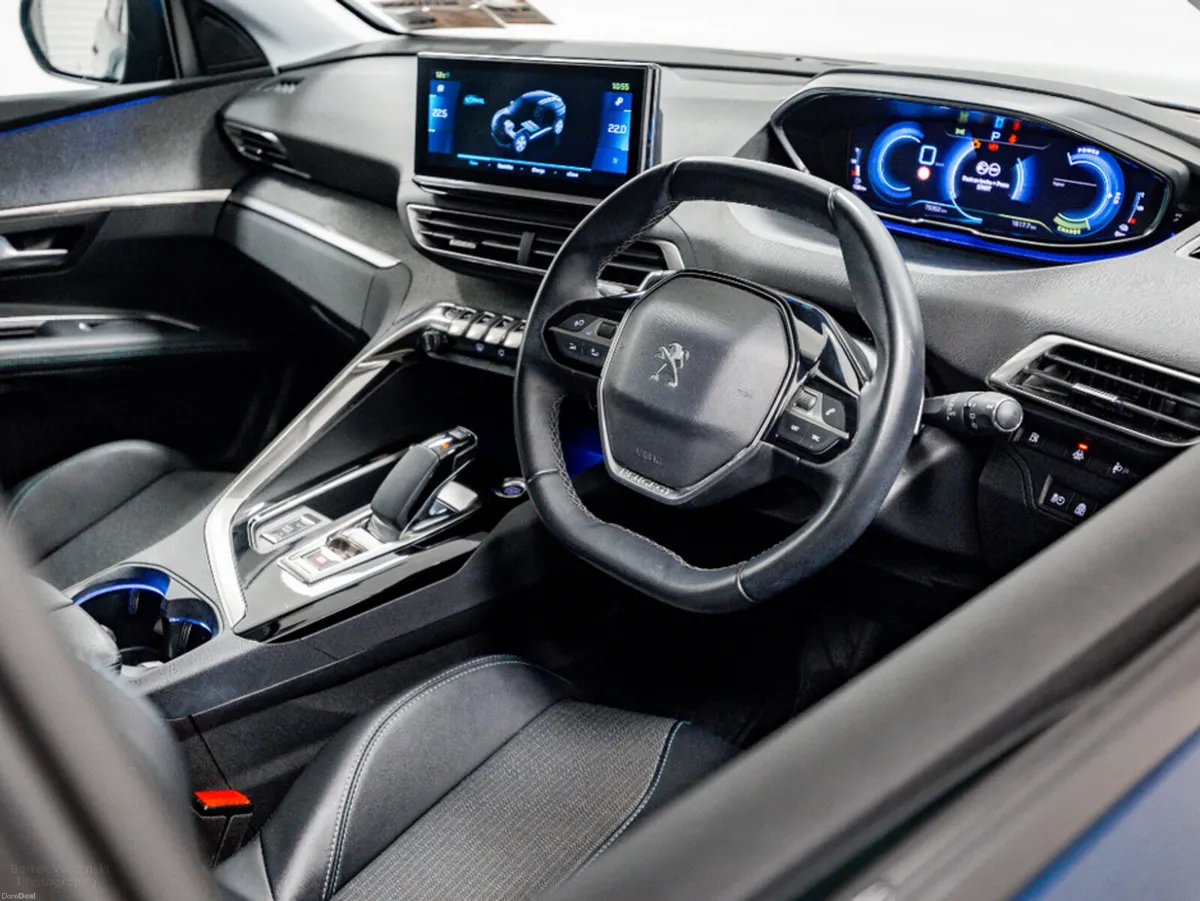 Peugeot 3008 Allure 1.6 PHEV Auto 225HP - Image 2