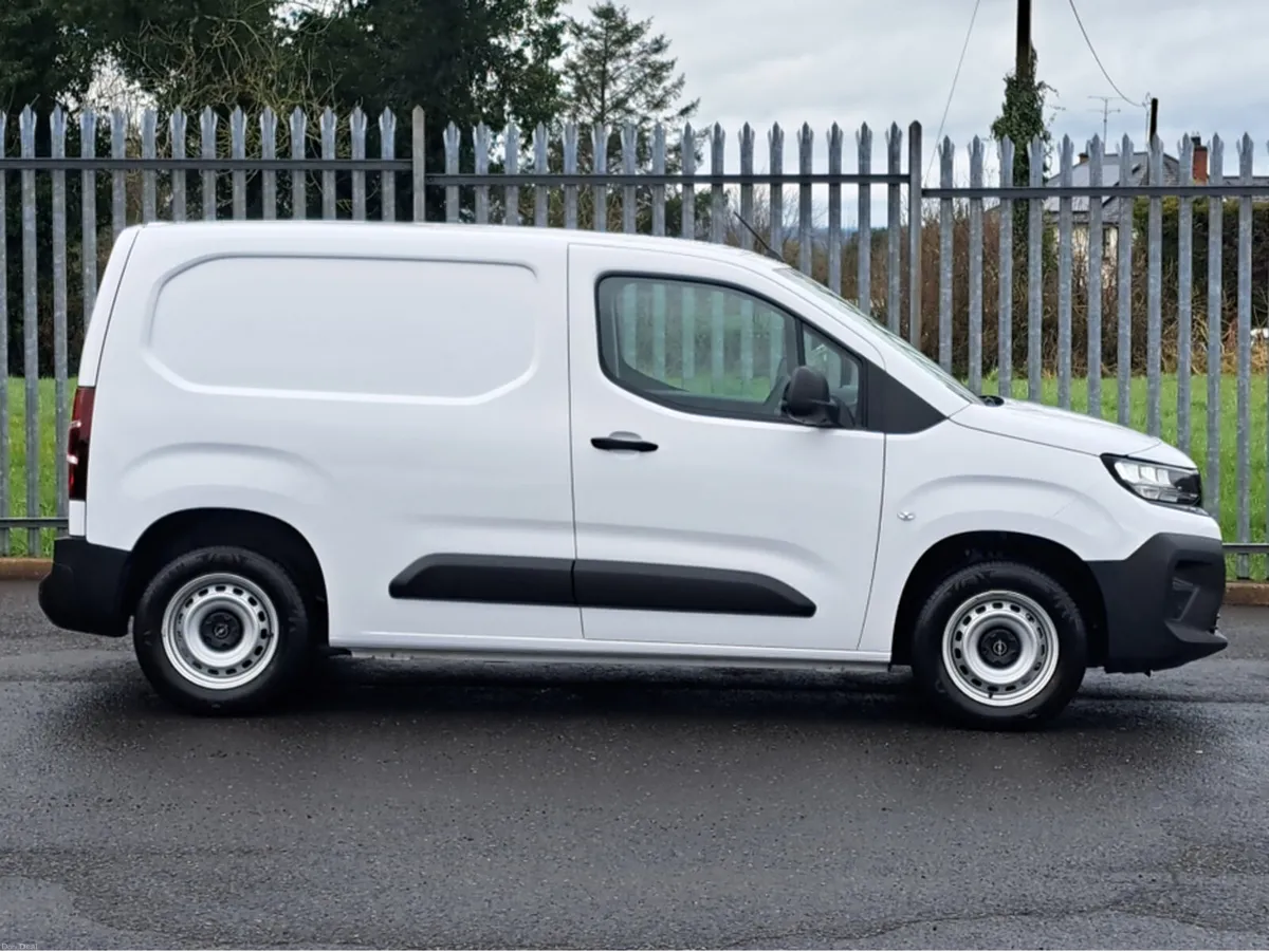 Opel Combo KOMFORT  L1H1 1.5TD 100BHP  **LED HEADL - Image 3