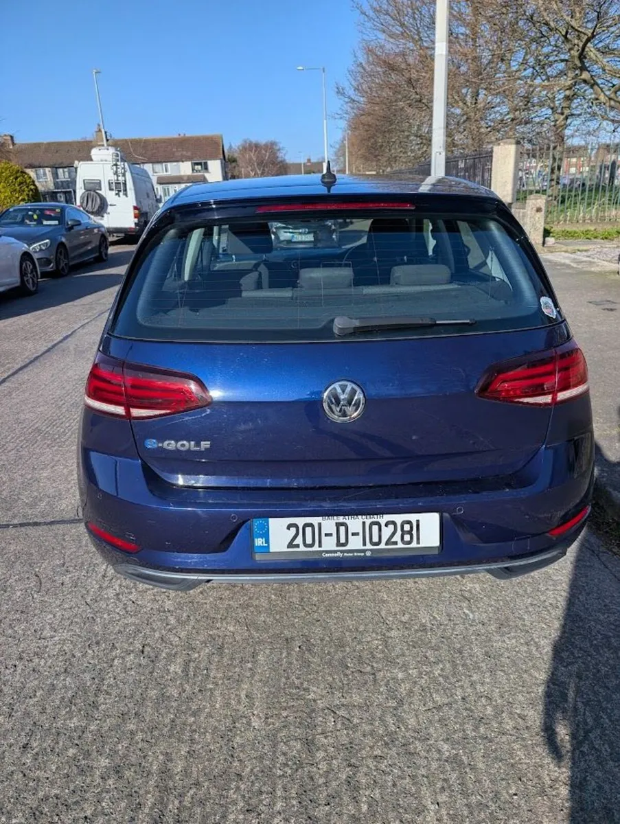 2021 Volkswagen e-Golf - Image 2