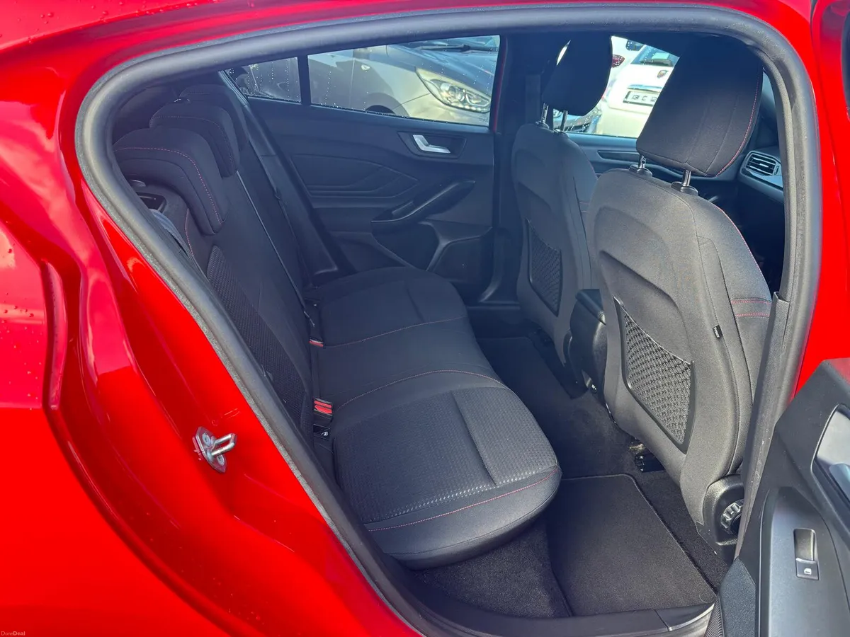 Ford Focus 2019  ST  LINE  PETROL  1.0  STUNNING - Image 4