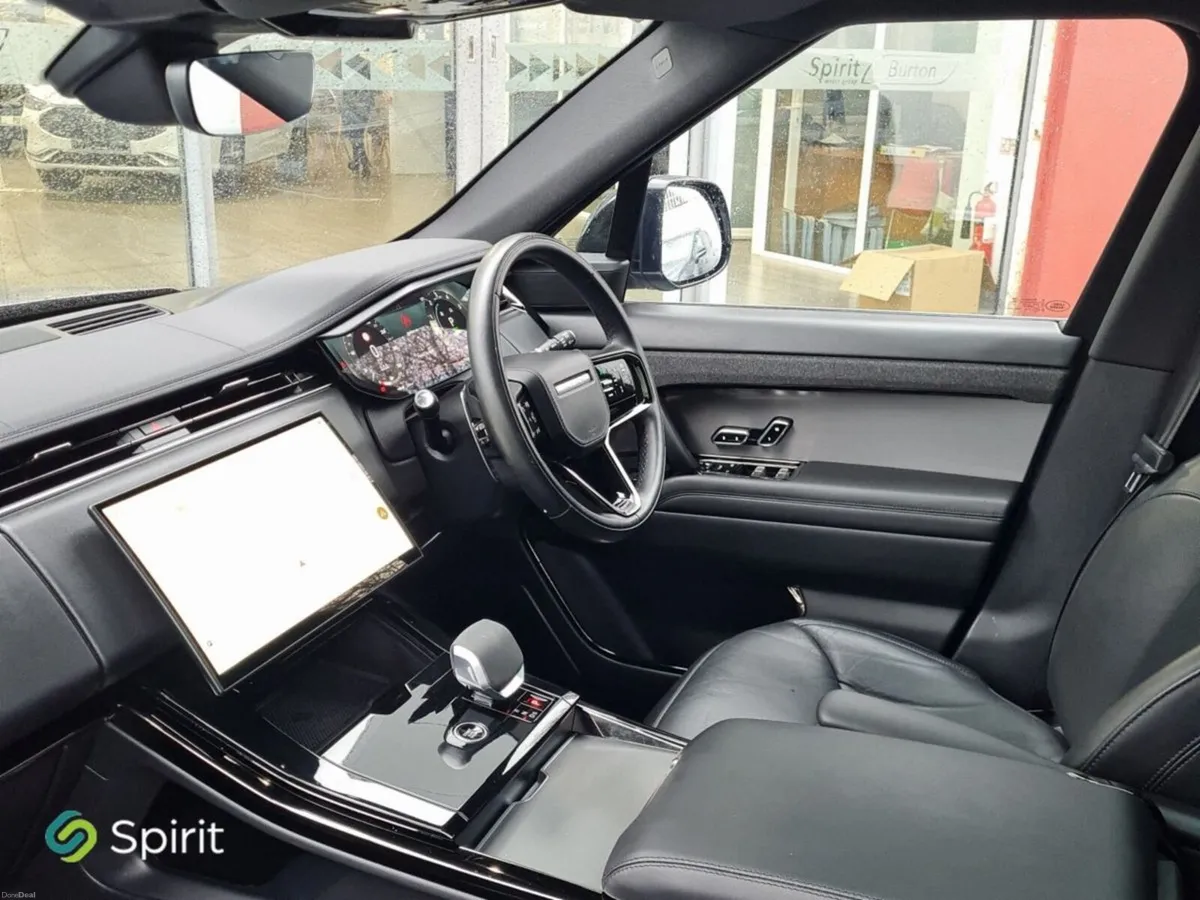 Land Rover Range Rover 3.0  PHEV SE Satin Matt - Image 4