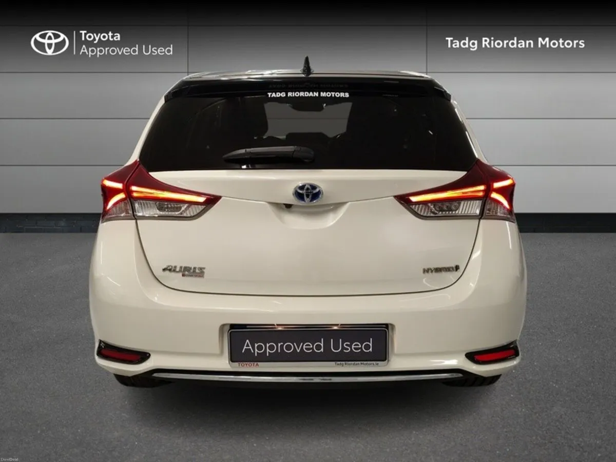Toyota Auris HYBRID LUNA SPORT - Image 4