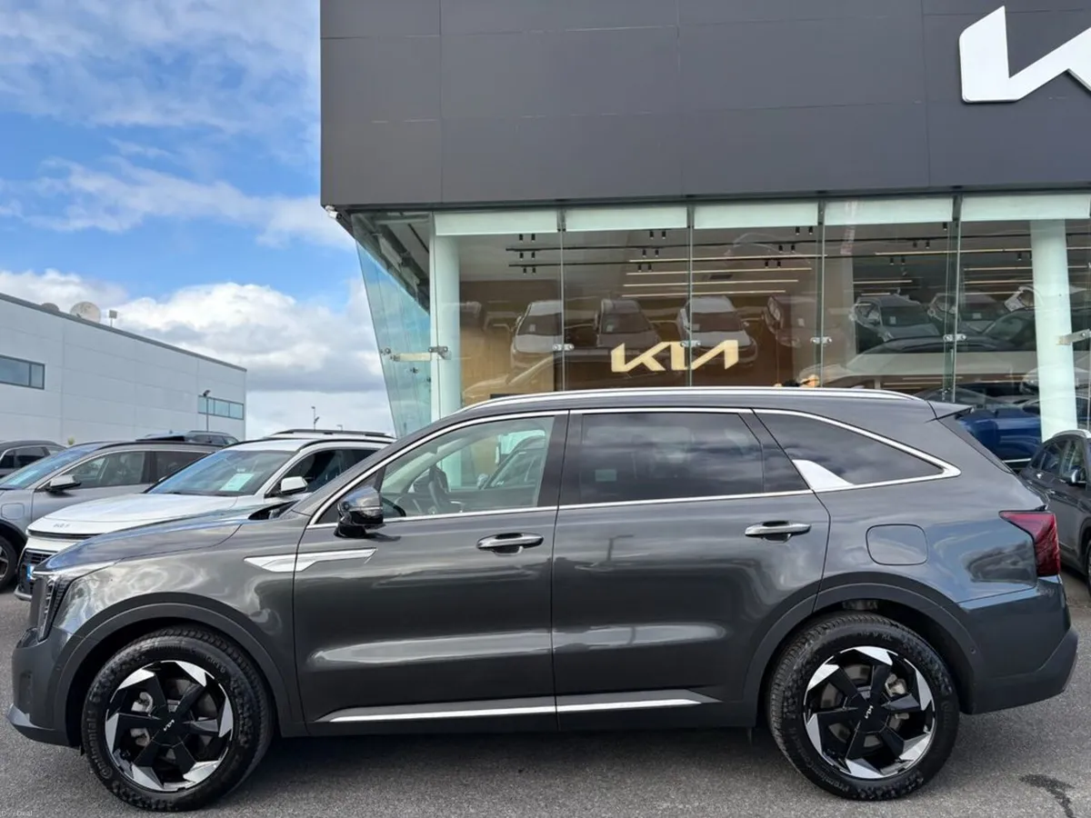 Kia Sorento 1.6 Plug in hybrid ( 7 Seats ) - Image 3