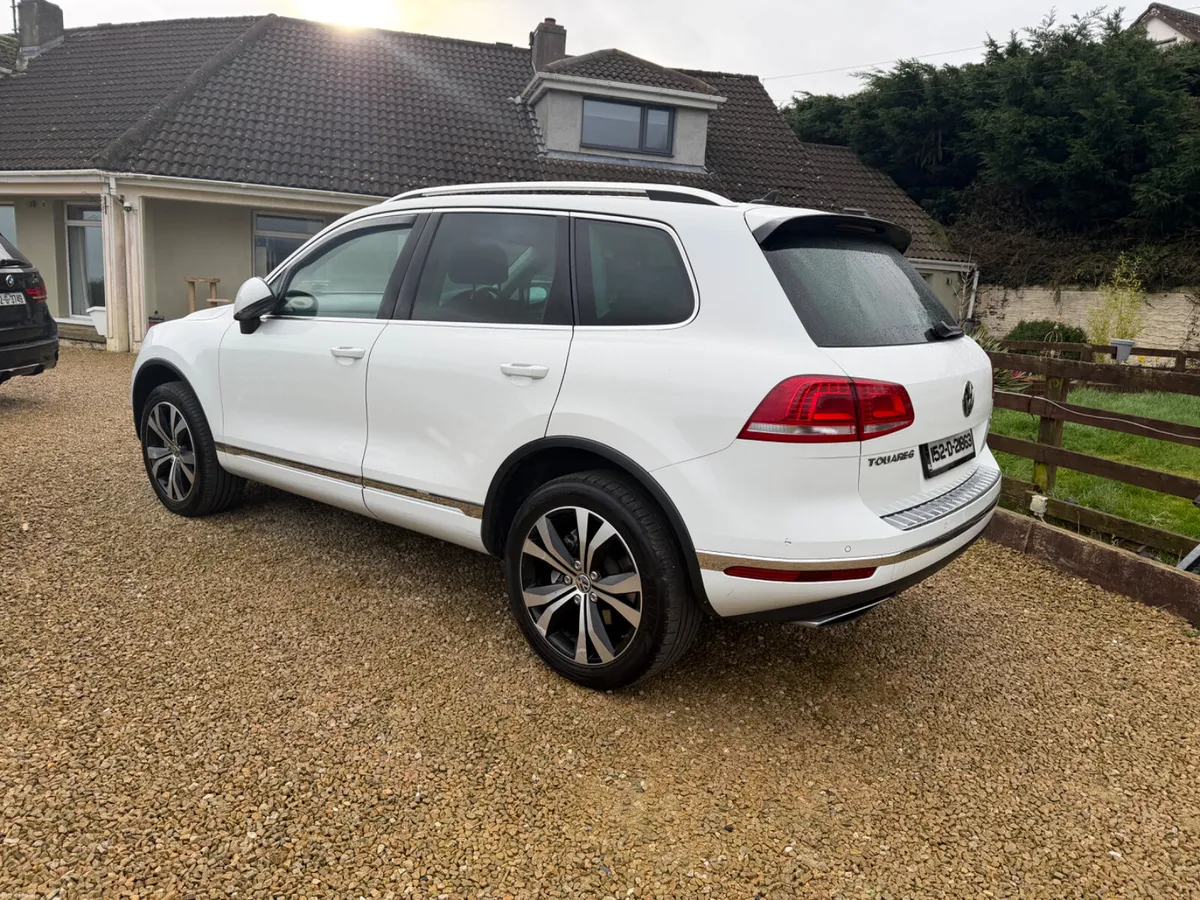 Volkswagen Touareg 3.0 Auto Crew Cab 2015 - Image 2