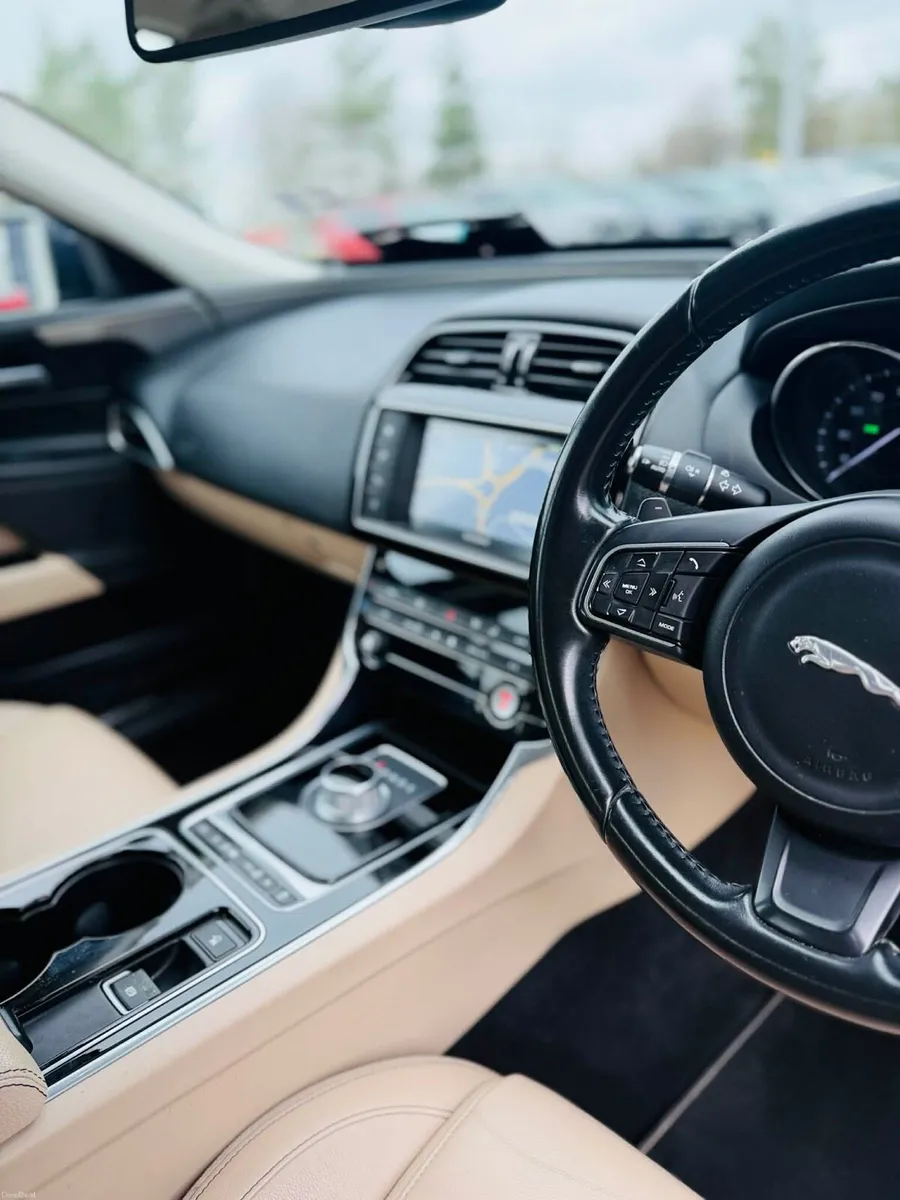 Jaguar XF  2.0 D - Image 3