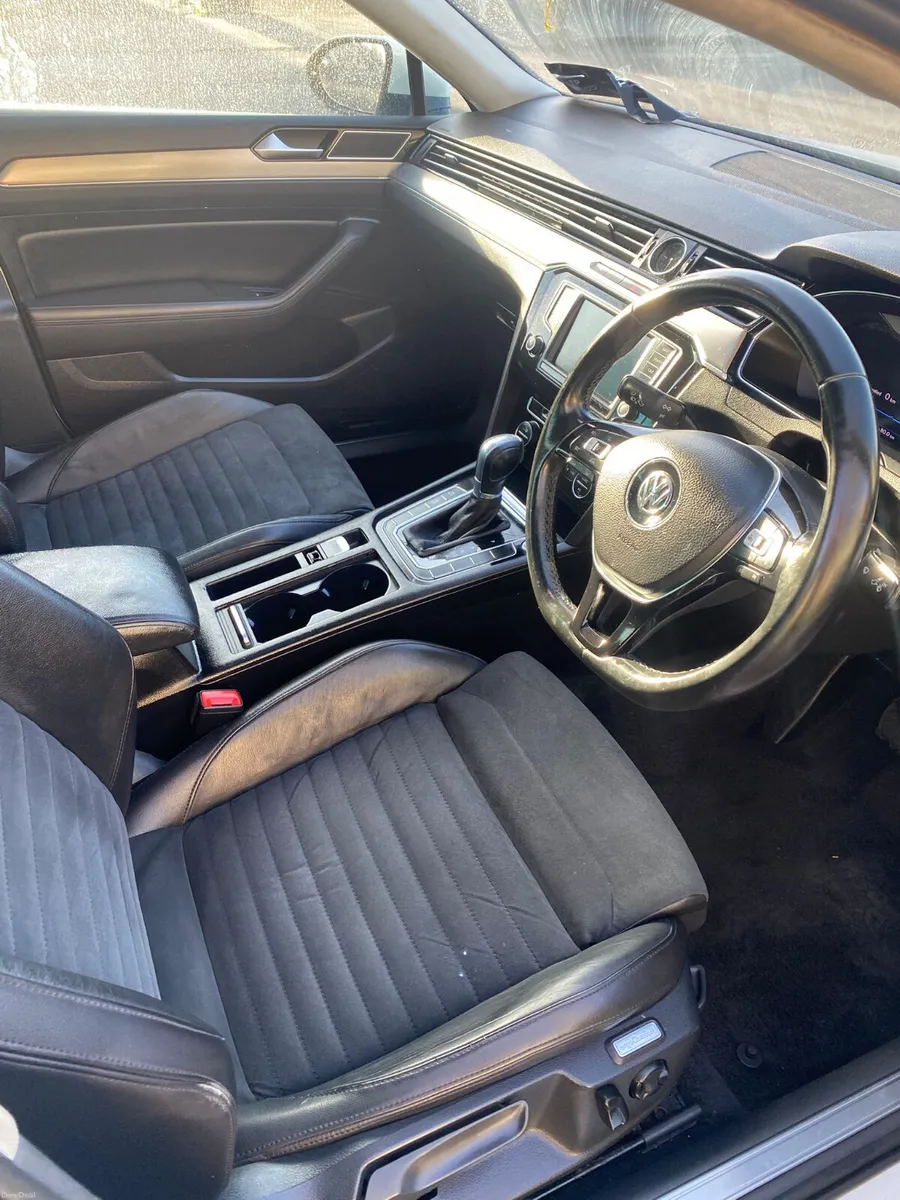 Volkswagen Passat 2017 automatic - Image 6