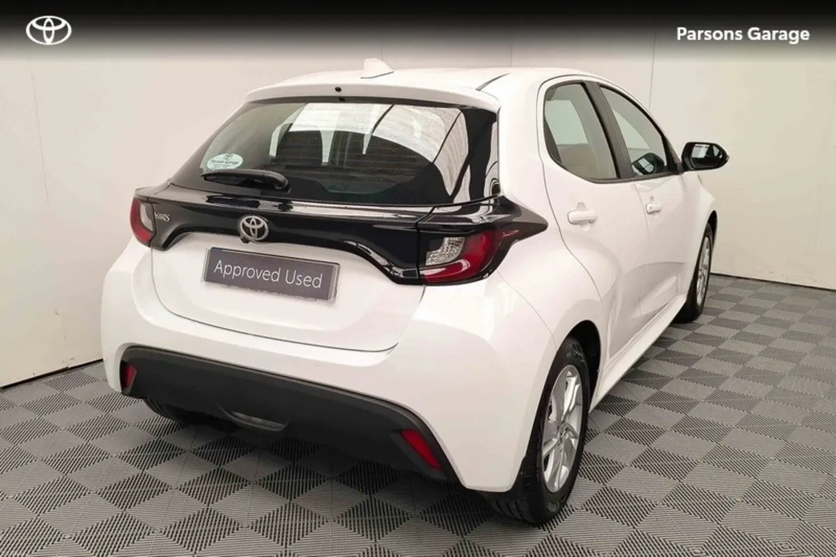 Toyota Yaris YARIS 1.5 LUNA - Image 2