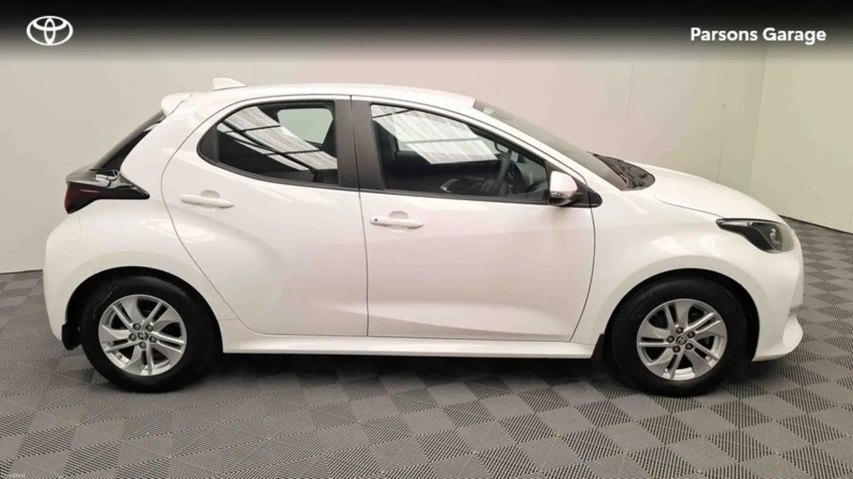 Toyota Yaris YARIS 1.5 LUNA - Image 3