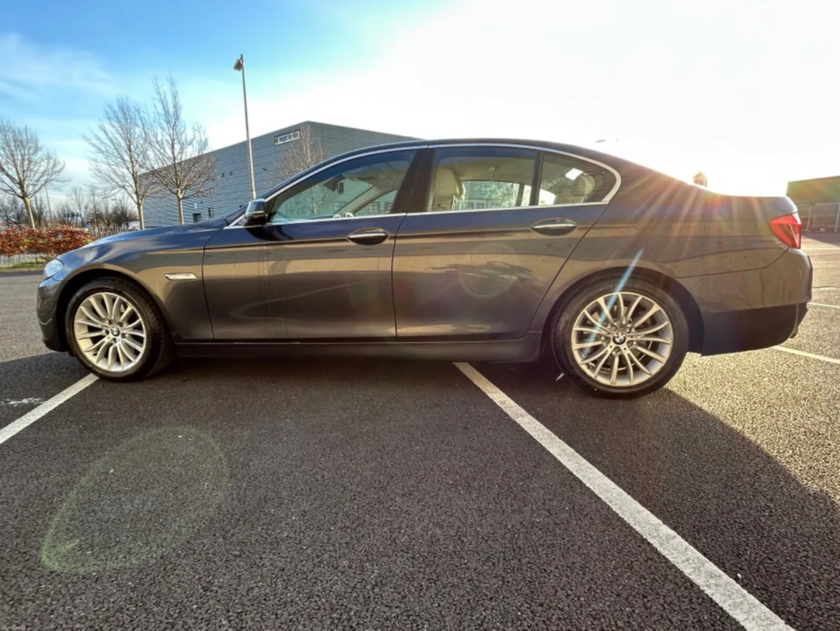 BMW 5-Series LUXURY AUTO 520 D - Image 4