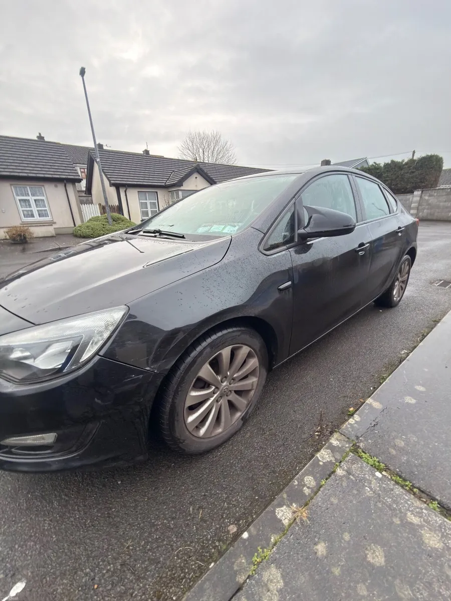 Opel Astra 2013 - Image 1