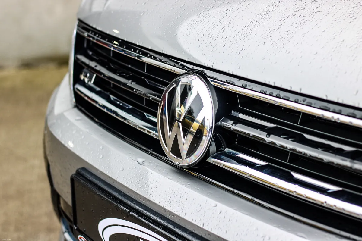 2018 VOLKSWAGEN TIGUAN R-LINE - Image 3