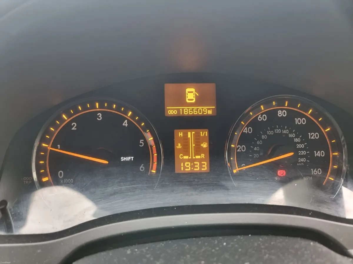 Toyota Avensis 2010 - Image 2