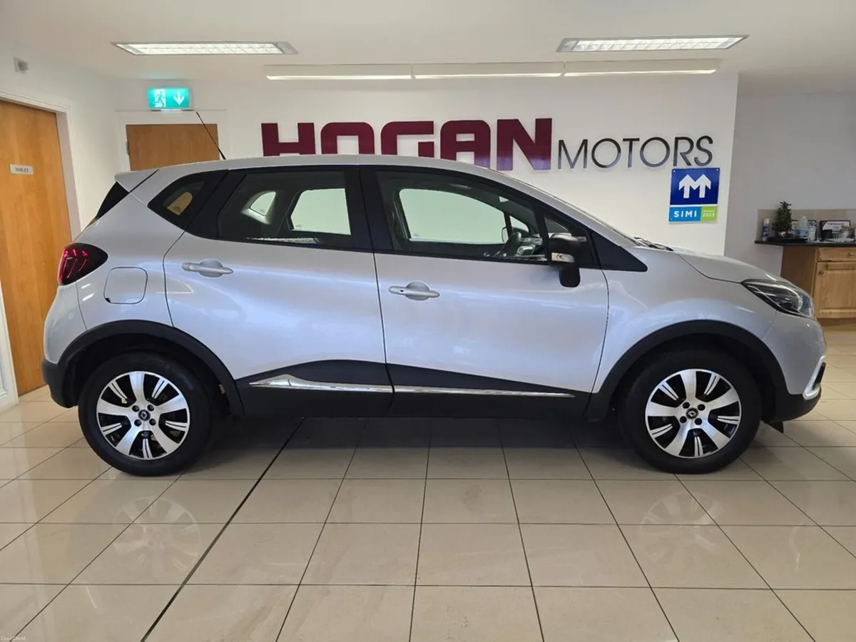 Renault Captur 1.0 5DR H/B - Image 3