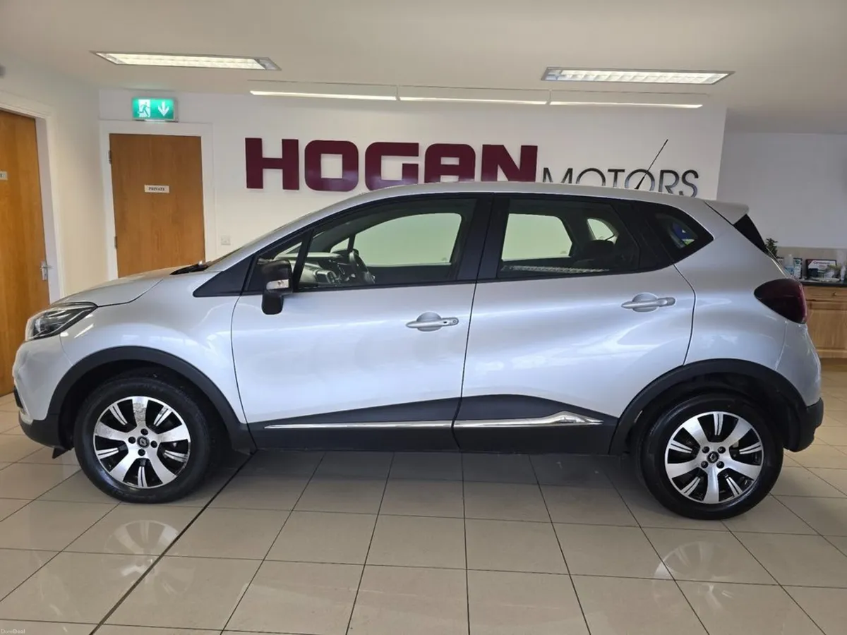 Renault Captur 1.0 5DR H/B - Image 4