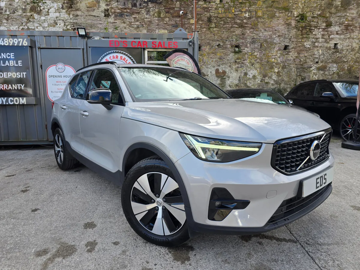 Volvo XC40 PLUS RECHARGE Petrol Plug In Hybrid 231 - Image 1