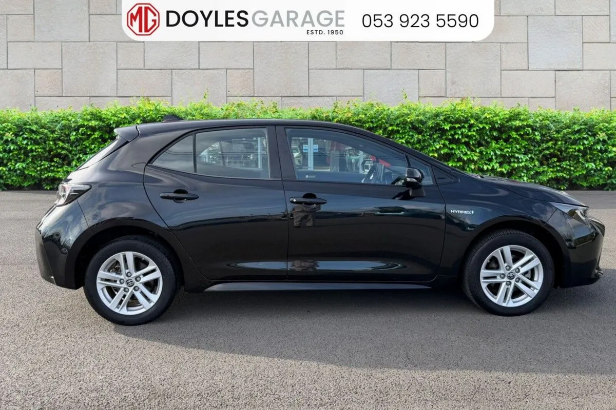Toyota Corolla Luna Hatchback 1.8 Hybrid 5 Door - Image 2