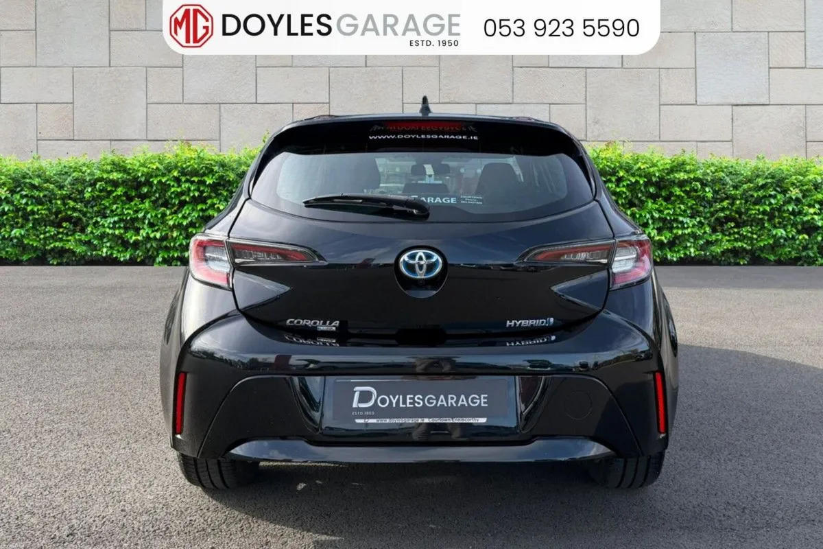 Toyota Corolla Luna Hatchback 1.8 Hybrid 5 Door - Image 4