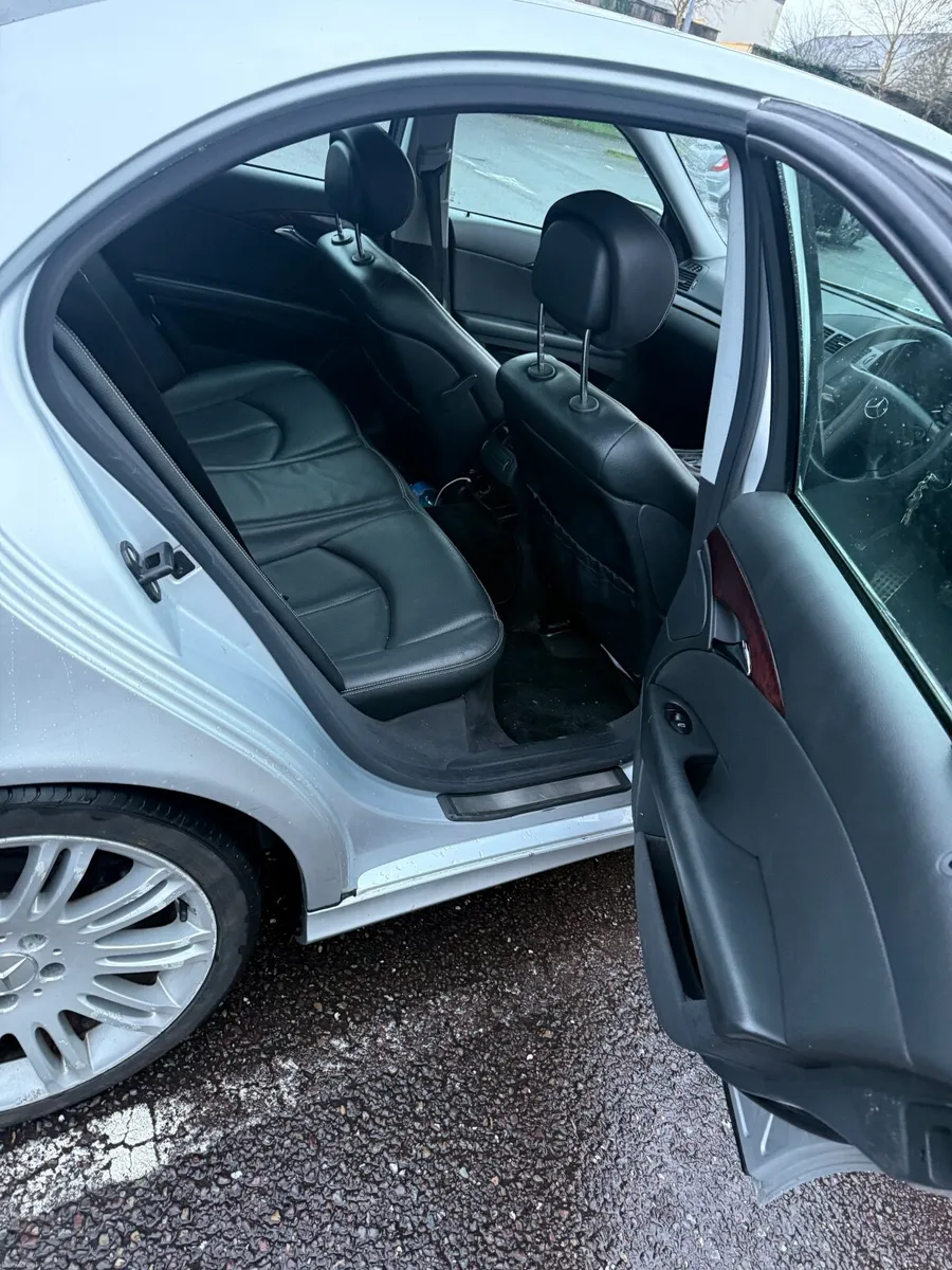 Mercedes-Benz E-Class 2006 - Image 3