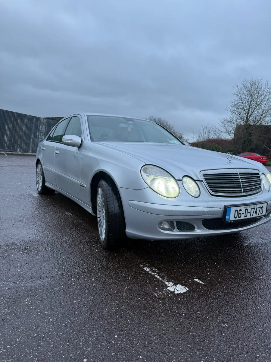 Mercedes-Benz E-Class 2006 - Image 4