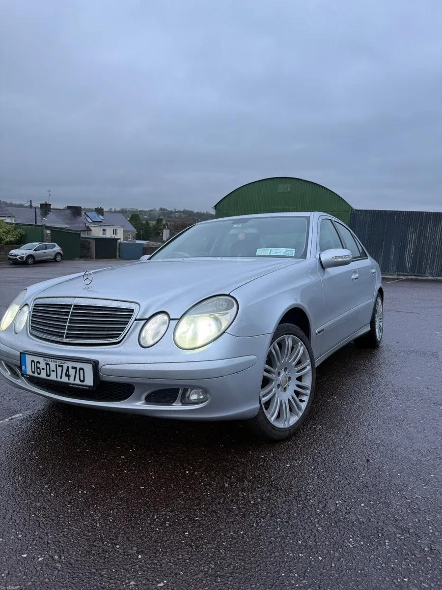 Mercedes-Benz E-Class 2006 - Image 1