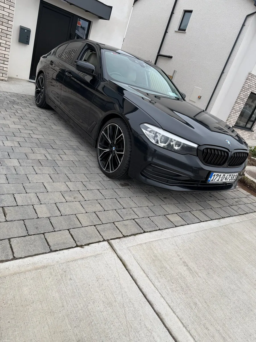 2017 BMW 520D - Image 1