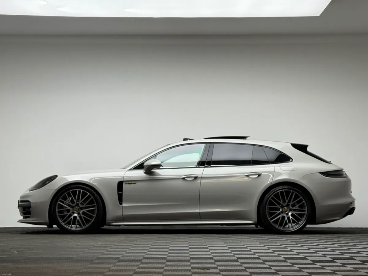 Porsche Panamera 4 E-Hybrid Sport Turismo Platinum - Image 4