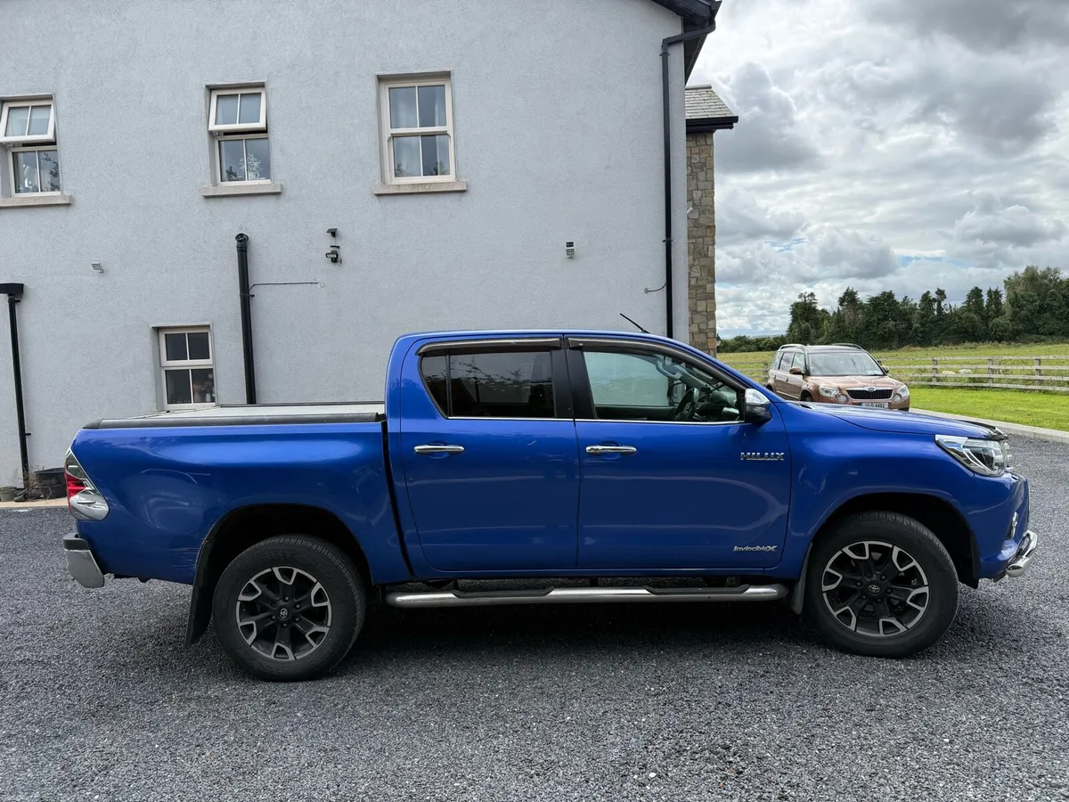 Toyota Hilux Invincible - Image 3