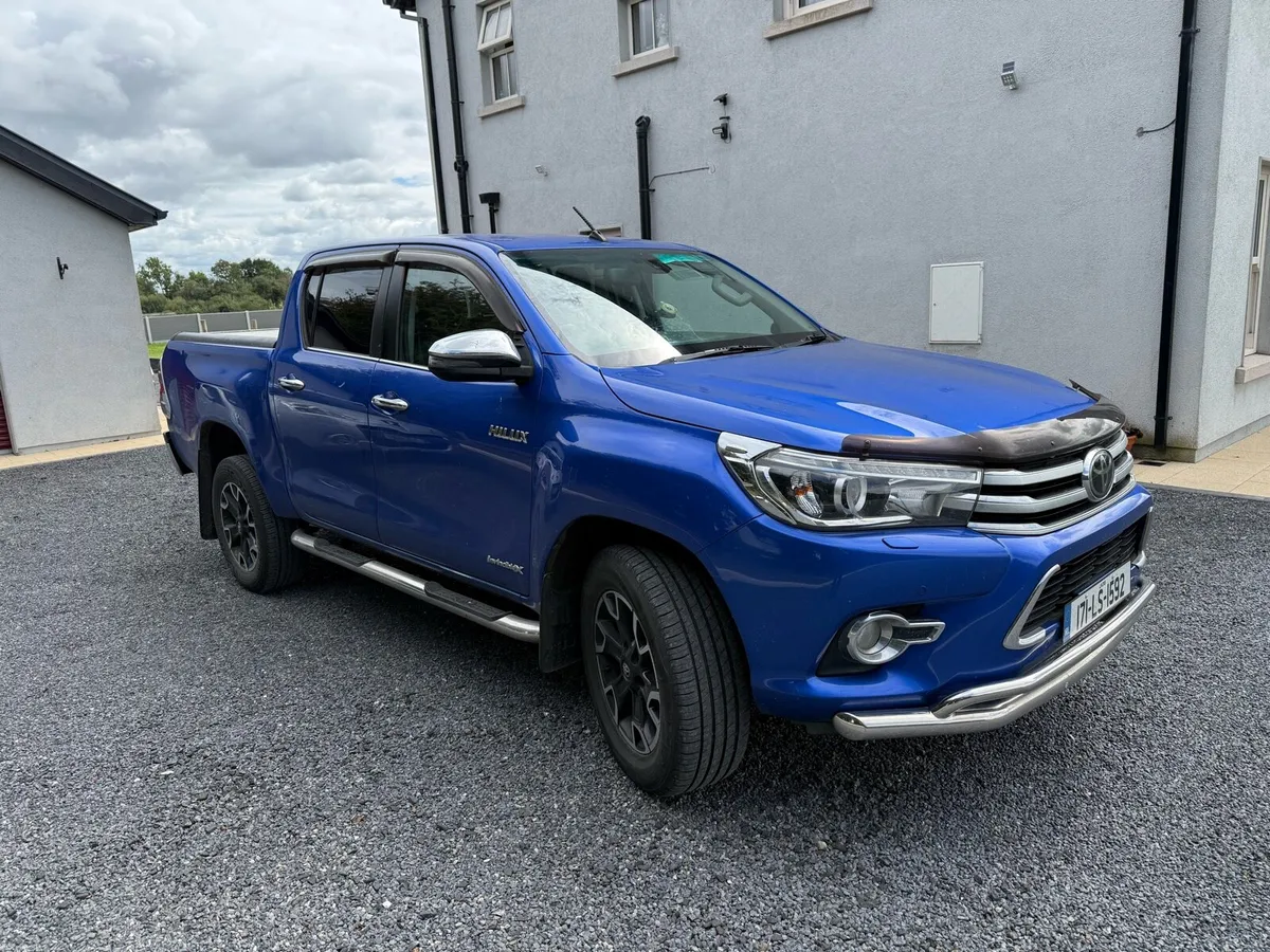 Toyota Hilux Invincible - Image 2