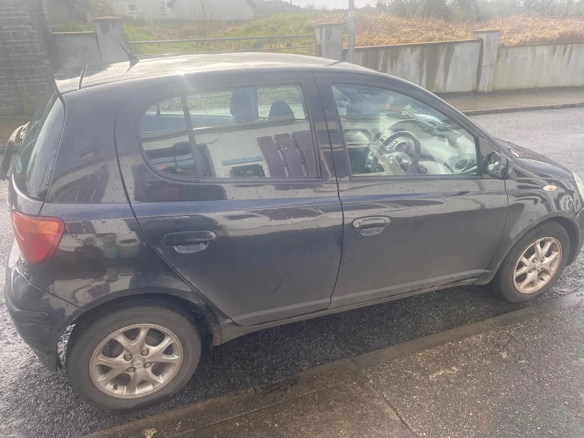 Toyota Yaris 2005 - Image 4