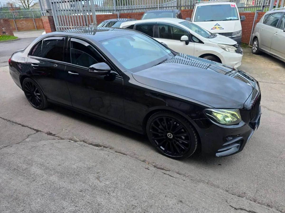 Mercedes-Benz E220 D AMG AUTO 2017 - Image 2