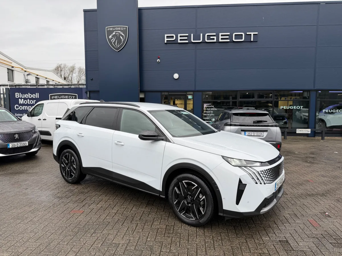 2025 Peugeot 5008 Allure Hybrid - Image 2