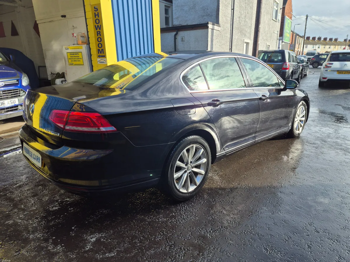 Volkswagen Passat 2015 - Image 2