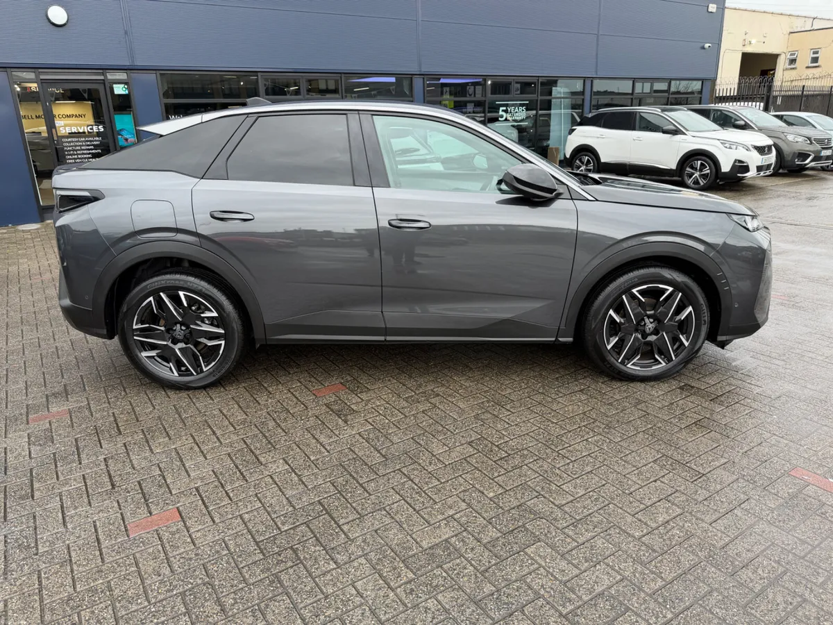 2025 Peugeot 3008 Allure Hybrid - Image 3