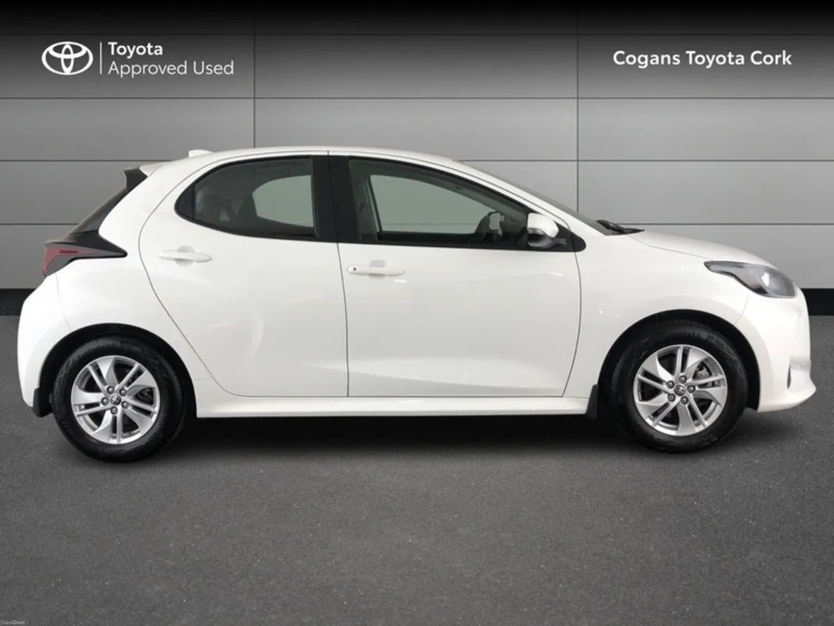 Toyota Yaris Yaris Hybrid 115 Luna - Image 3