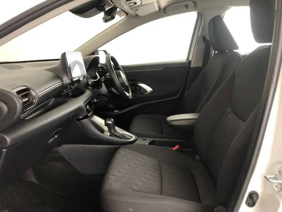 Toyota Yaris Yaris Hybrid 115 Luna - Image 6