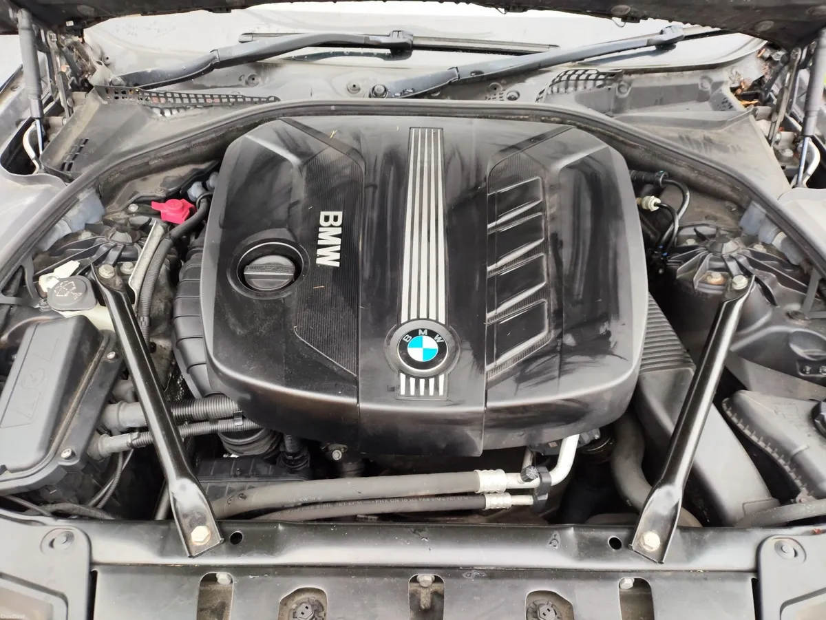 BMW 5-Series 2011 - Image 2