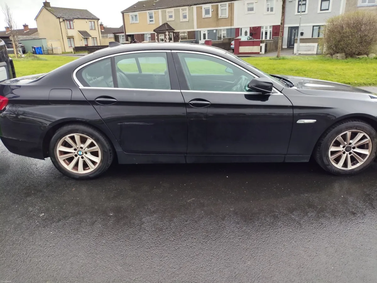 BMW 5-Series 2011 - Image 4
