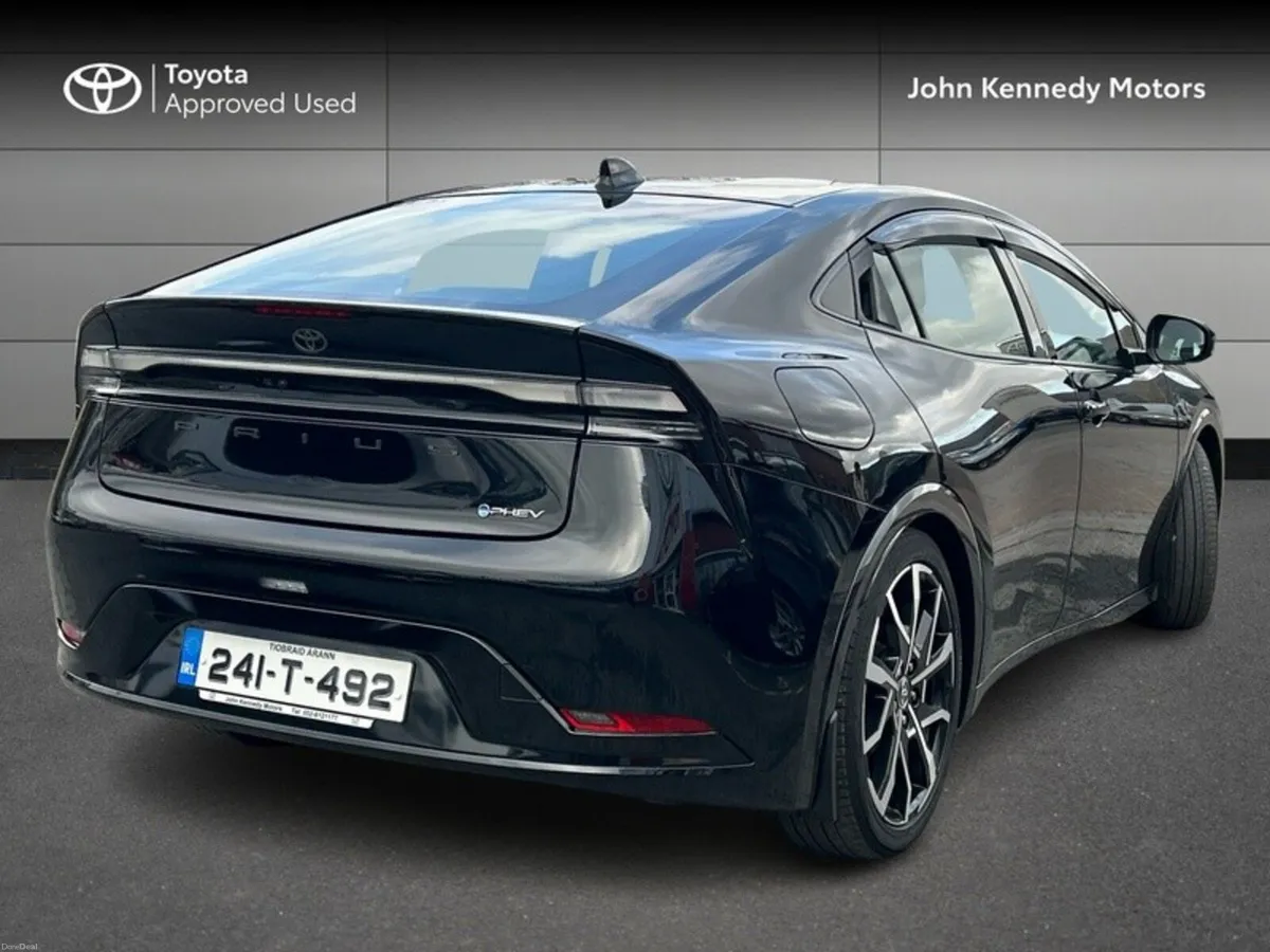 Toyota Prius PLUG-IN HYBRID - Image 2