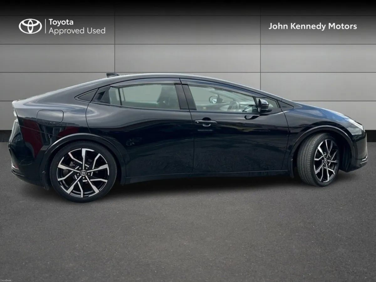 Toyota Prius PLUG-IN HYBRID - Image 3
