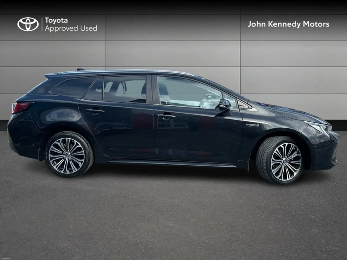 Toyota Corolla HYBRID SOL T/S - Image 3