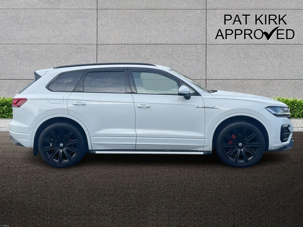 Volkswagen Touareg Diesel Estate R-Line Tech - Image 3