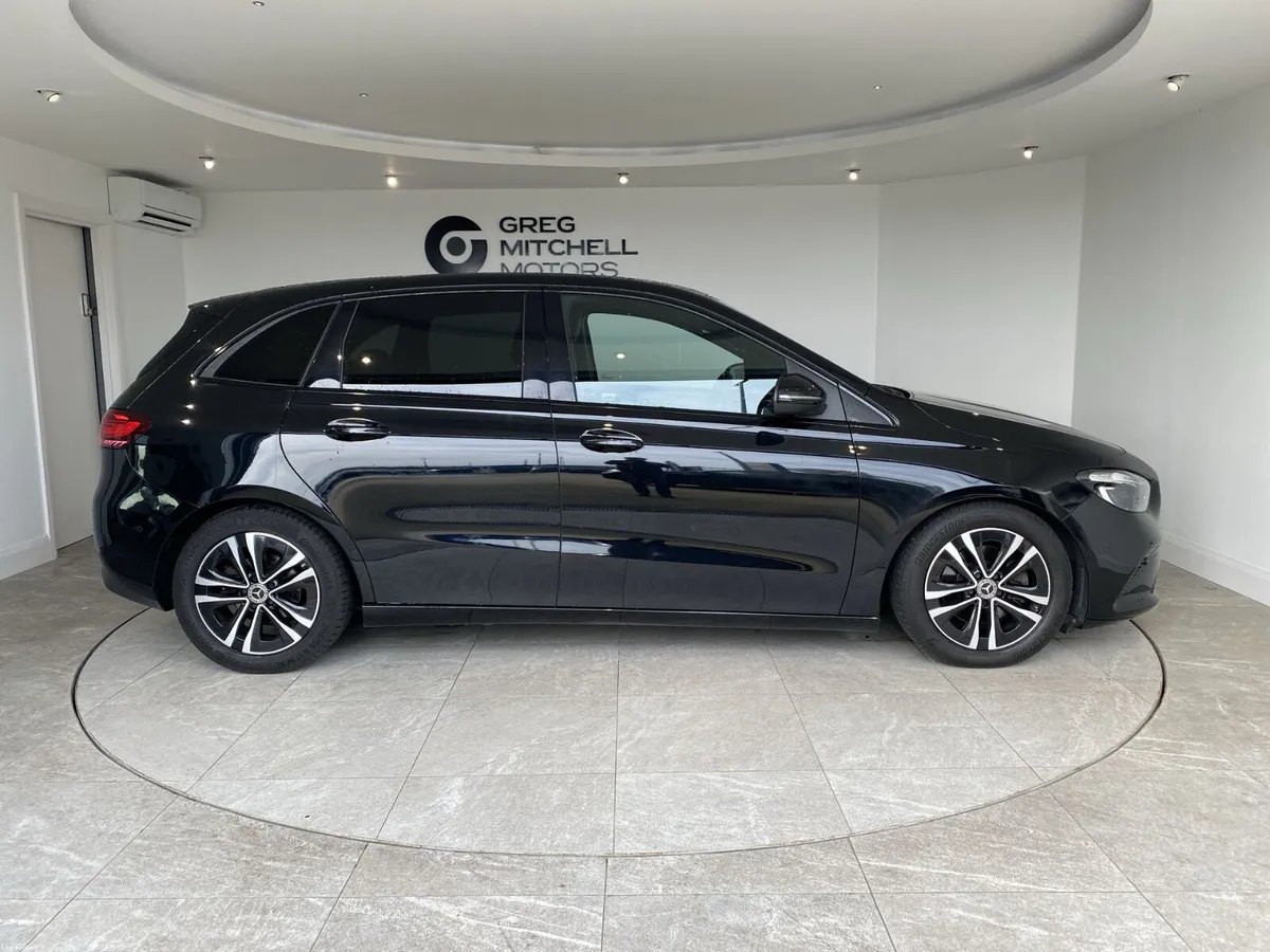 Mercedes-Benz 200 2023 - Image 4