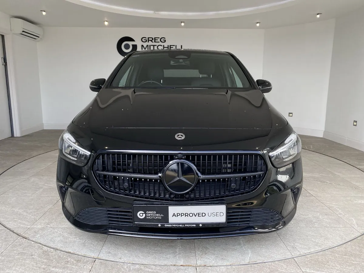 Mercedes-Benz 200 2023 - Image 2