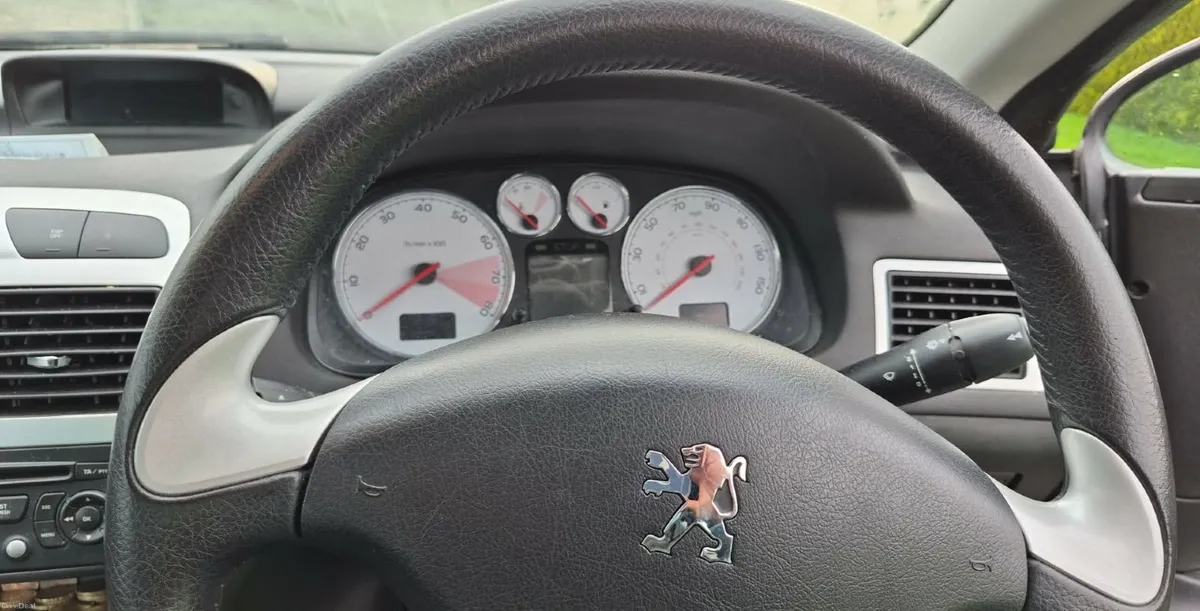 2006 Peugeot 307 VERY LOW MILEAGE - Image 2